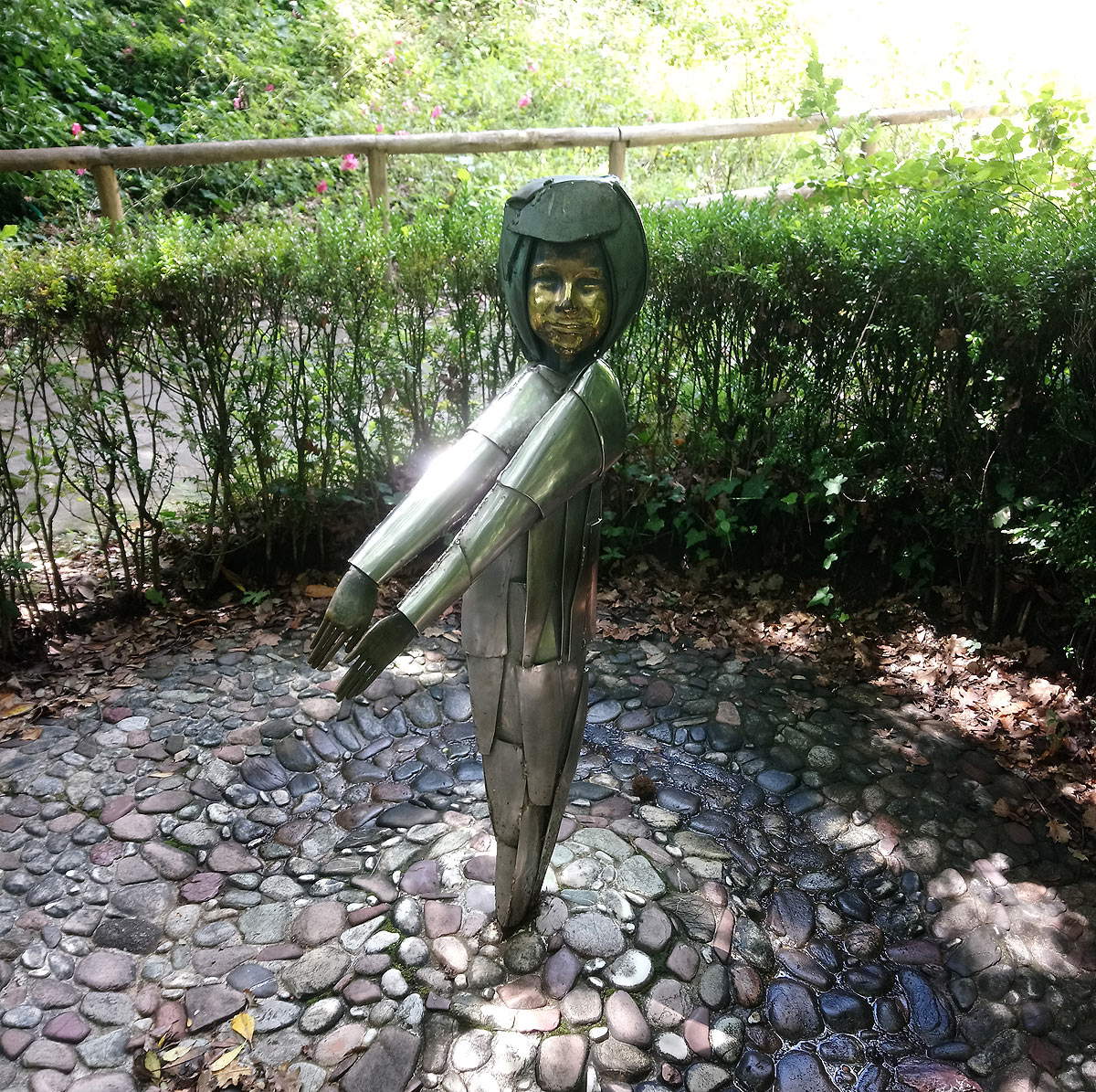 Pietro Consagra, La fata bambina (1963; bronzo; Collodi, Parco monumentale di Pinocchio)
Pietro Consagra, La fata bambina (1963; bronzo; Collodi, Parco monumentale di Pinocchio)