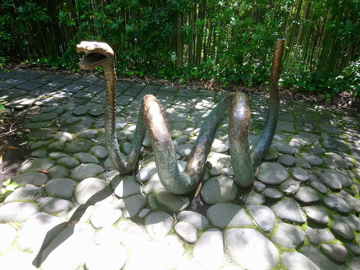 Pietro Consagra, Il serpente (1963; bronzo; Collodi, Parco monumentale di Pinocchio)
Pietro Consagra, Il serpente (1963; bronzo; Collodi, Parco monumentale di Pinocchio)