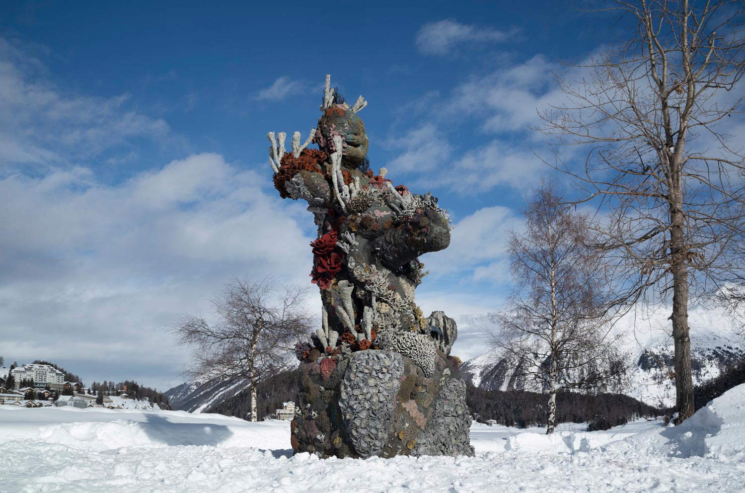 Damien Hirst, Two figures with a drum (2013), veduta dell'installazione al Sankt Moritzersee, 2021. Foto di Felix Friedmann. ©Damien Hirst and Science Ltd. Tutti i diritti riservati, DACS 2021
Damien Hirst, Two figures with a drum (2013), veduta dell'installazione al Sankt Moritzersee, 2021. Foto di Felix Friedmann. ©Damien Hirst and Science Ltd. Tutti i diritti riservati, DACS 2021