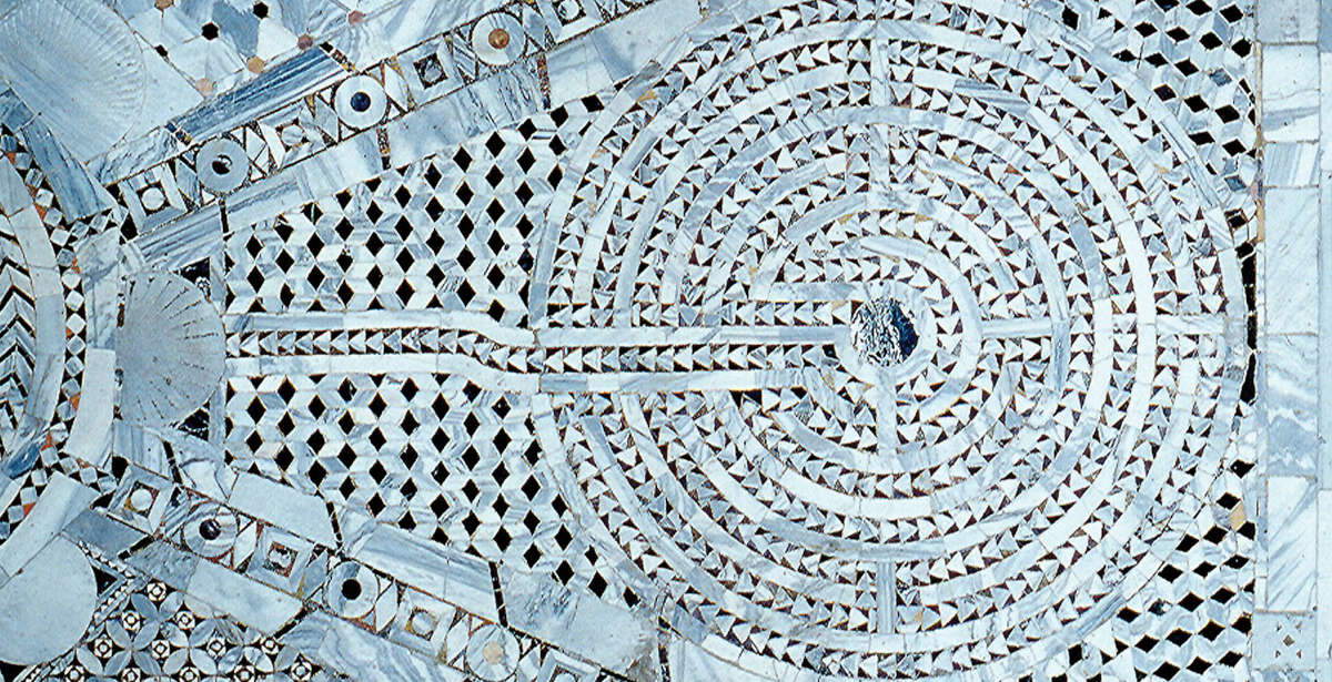Ein Marmorlabyrinth auf dem Boden der Basilika San Vitale in Ravenna