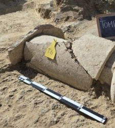À Gela (Sicile), six tombes archaïques émergent lors de travaux de rénovation urbaine